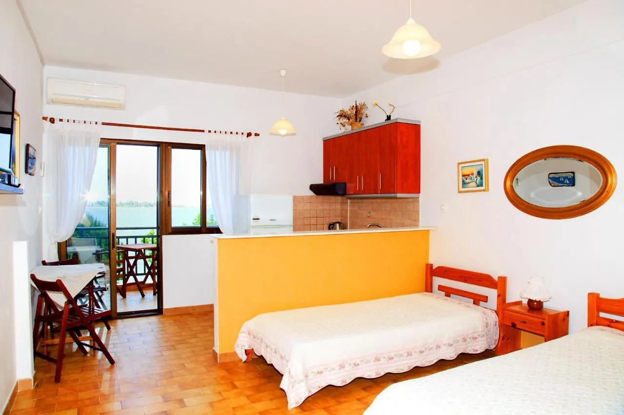 Emi House Aparthotel Βουρβουρού