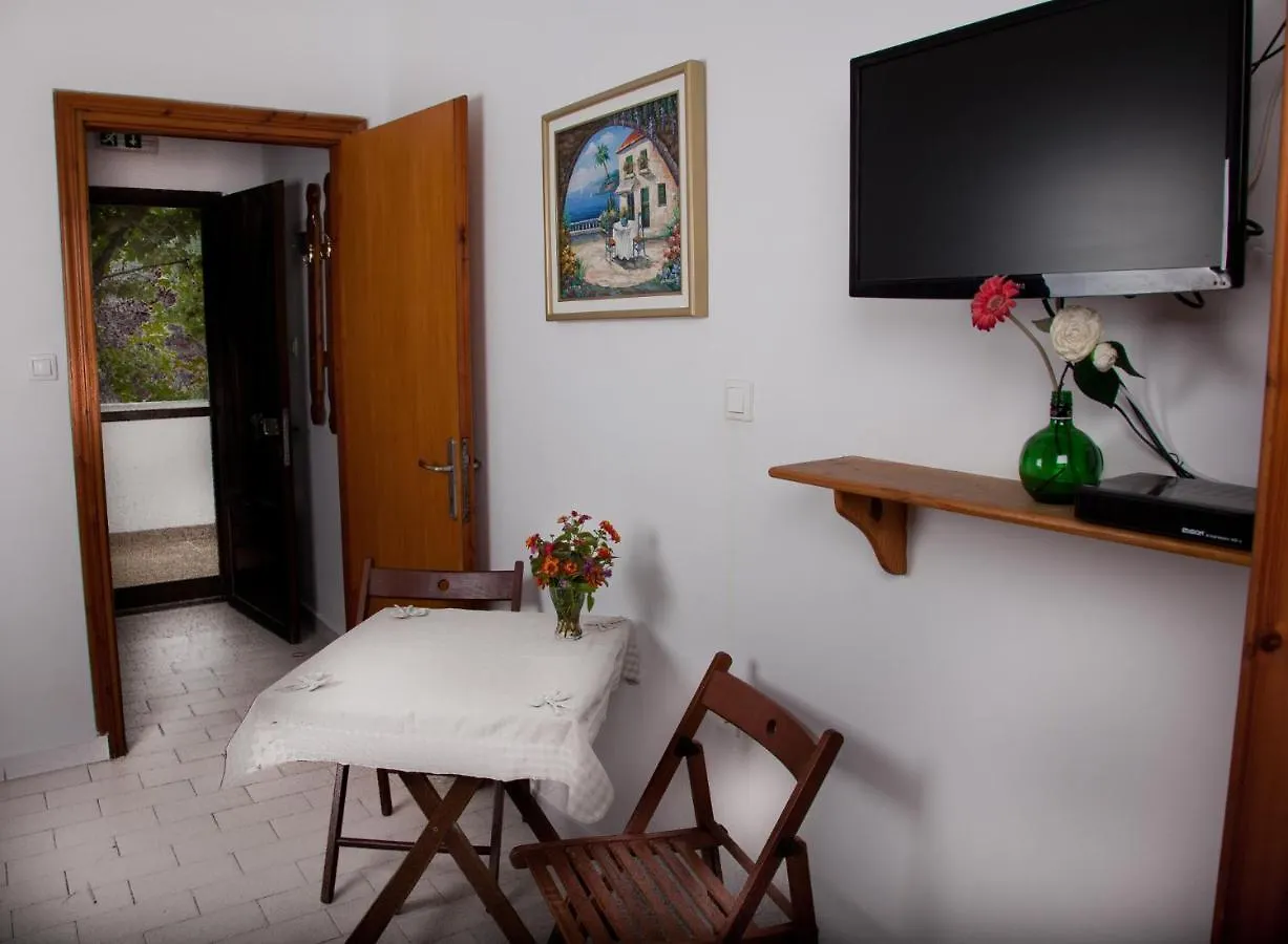 Emi House Aparthotel Βουρβουρού 0*,