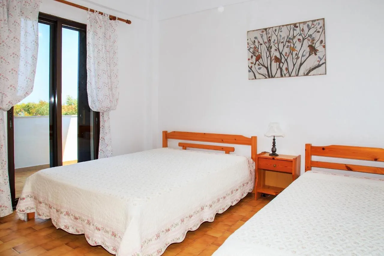 Emi House Aparthotel Βουρβουρού 0*,