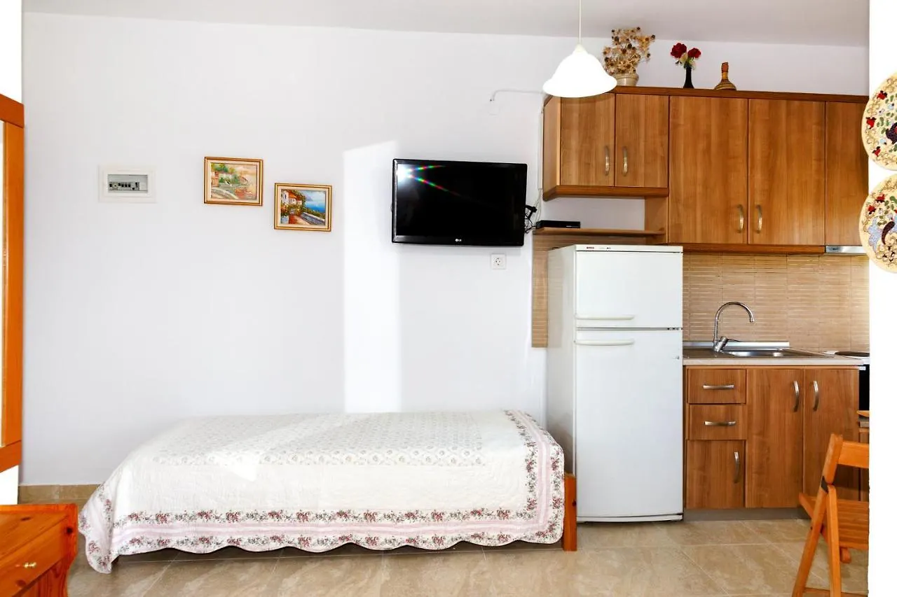 Emi House Aparthotel Βουρβουρού