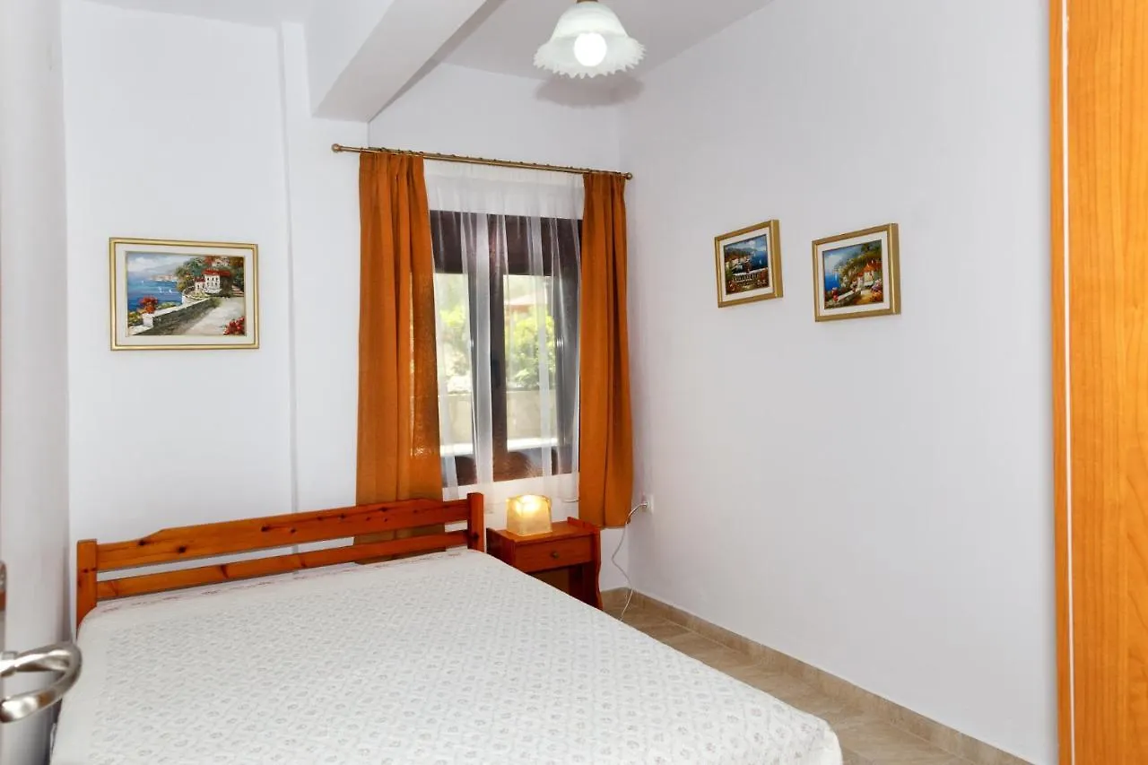 Emi House Aparthotel Βουρβουρού
