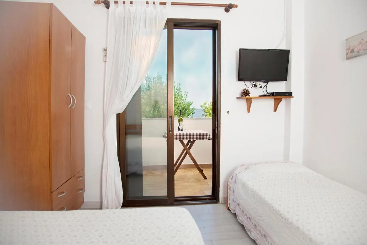Апарт отель Emi House Вурвуру Апарт-отель